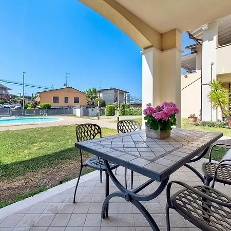 Everlakegarda Apartment